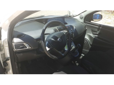 PUERTA DELANTERA DERECHA LANCIA YPSILON 2015