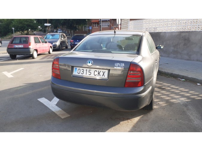 PORTON TRASERO SKODA SUPERB 2003