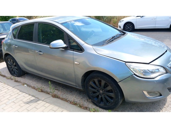 SOPOR.CAJA FUSIBLES OPEL ASTRA 2011