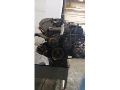 MOTOR CON ACCESORIOS SIN CAJA DE CAMBIOS MERCEDES C 200 1997
