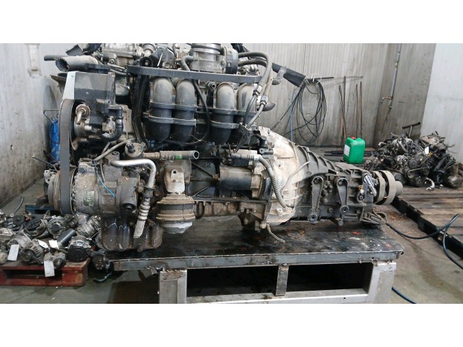 MOTOR CON ACCESORIOS SIN CAJA DE CAMBIOS MERCEDES C 200 1997