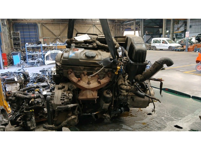 MOTOR CON ACCESORIOS Y CAJA DE CAMBIOS CITROEN C3