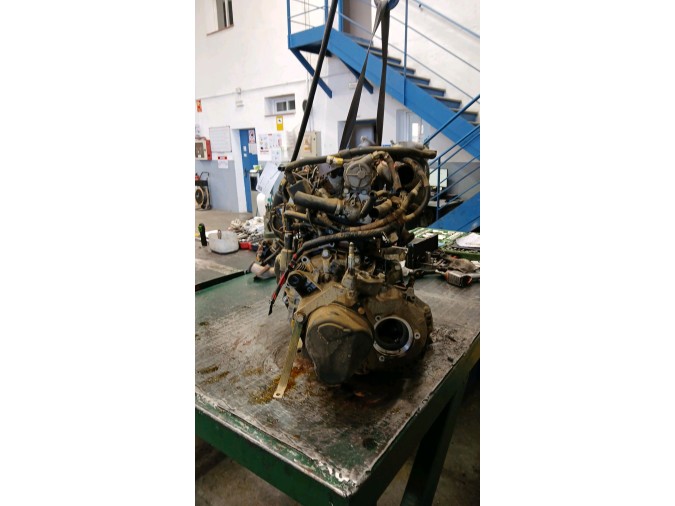 MOTOR CON ACCESORIOS SIN CAJA DE CAMBIOS RENAULT R19 1993