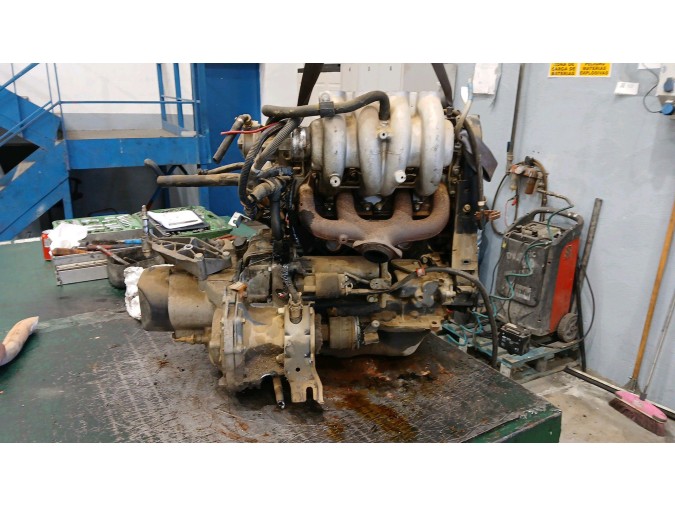 MOTOR CON ACCESORIOS SIN CAJA DE CAMBIOS RENAULT R19 1993
