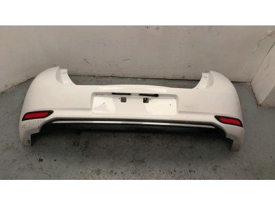 PARAGOLPES TRASERO TOYOTA AURIS BLANCO 2018