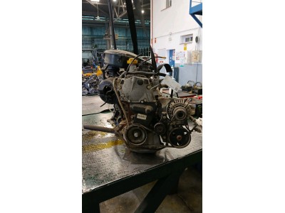 MOTOR CON ACCESORIOS Y CAJA DE CAMBIOS 