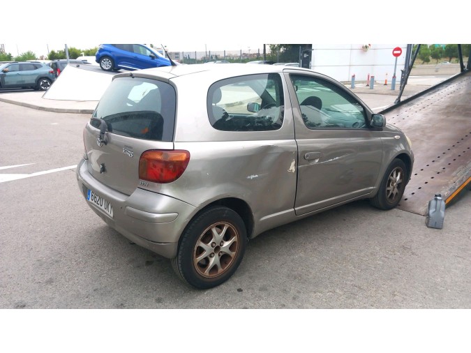 PARAGOLPES DELANTERO TOYOTA YARIS 2005