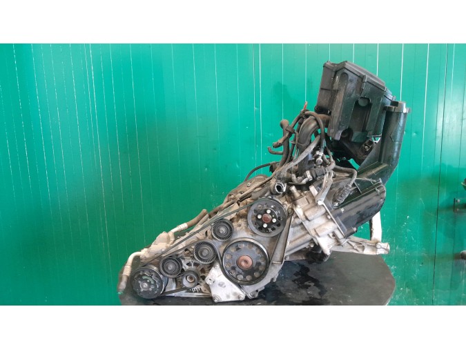MOTOR CON ACCESORIOS Y CAJA DE CAMBIOS MERCEDES A 140