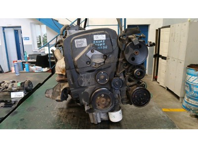 MOTOR CON ACCESORIOS Y CAJA DE CAMBIOS VOLVO 66 1996