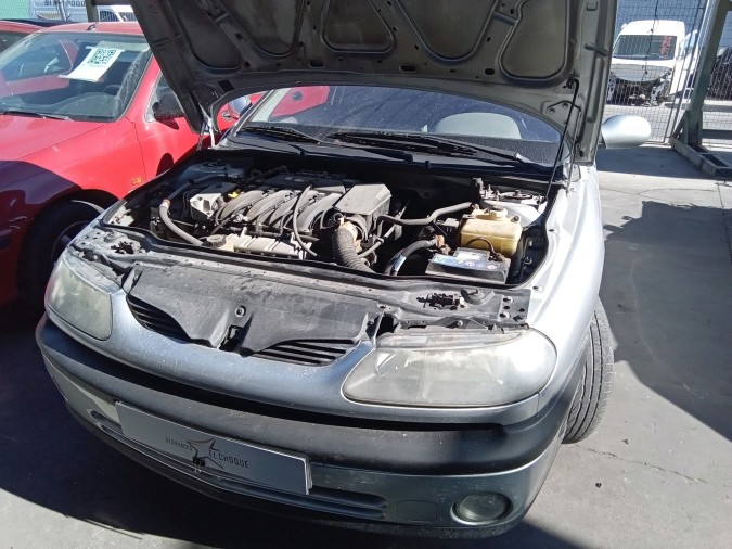 Radiador motor RENAULT LAGUNA 1999
