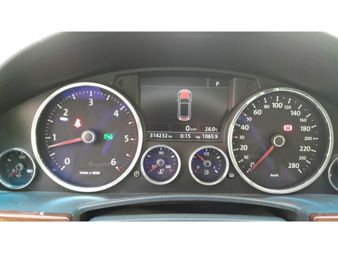 REJILLA DELANTERA VOLKSWAGEN TOUAREG 2007