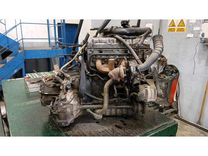 MOTOR CON ACCESORIOS Y CAJA DE CAMBIOS MERCEDES V 230 1997