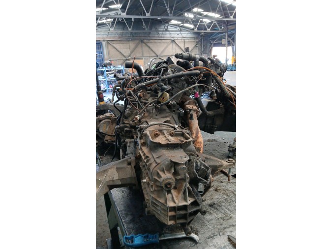 MOTOR CON ACCESORIOS SIN CAJA DE CAMBIOS AUDI 100 1990