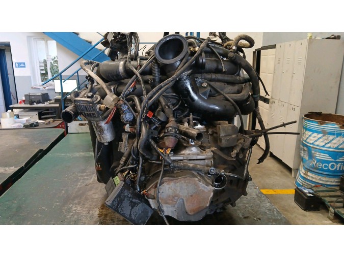 MOTOR CON ACCESORIOS Y CAJA DE CAMBIOS PEUGEOT 605
