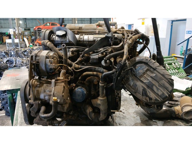 MOTOR CON ACCESORIOS SIN CAJA DE CAMBIOS RENAULT R19