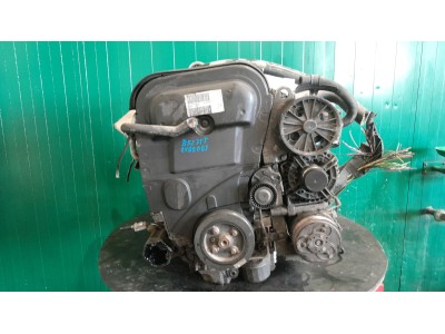 MOTOR CON ACCESORIOS Y CAJA DE CAMBIOS 