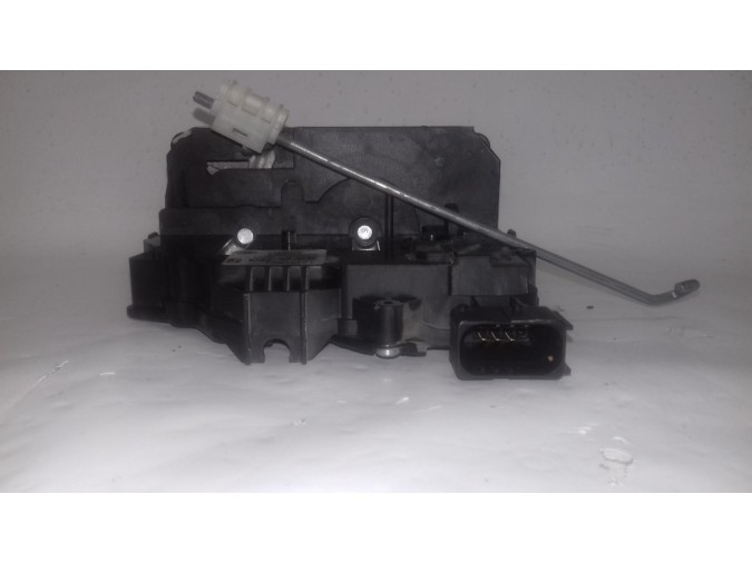 CERRADURA PUERTA DELANTERA DERECHA OPEL CORSA 2008