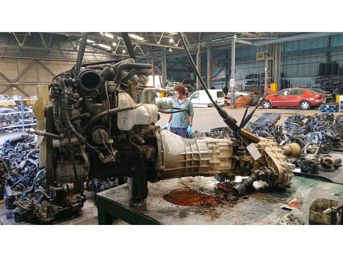 MOTOR CON ACCESORIOS SIN CAJA DE CAMBIOS NISSAN TERRANO II 2002