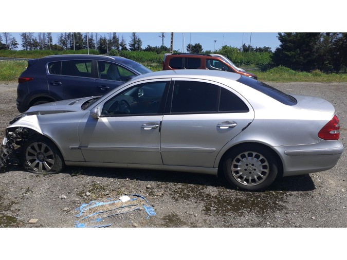 REJILLA IZQUIERDA PARAGOLPES DELANTERO MERCEDES E 220 CDI 2002