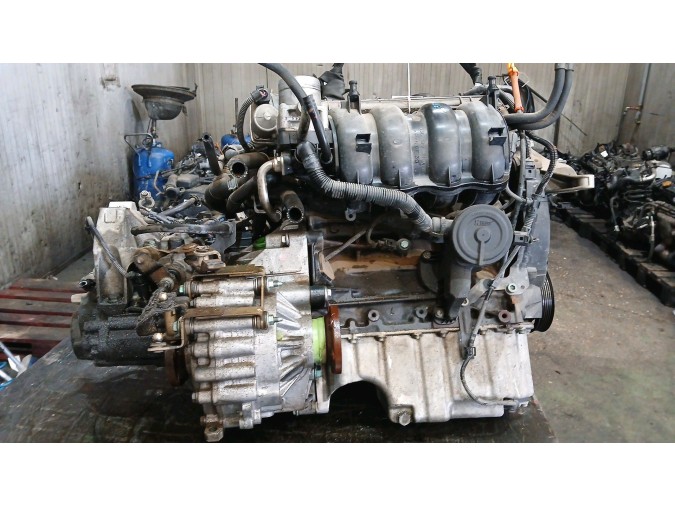 MOTOR CON ACCESORIOS Y CAJA DE CAMBIOS  2002