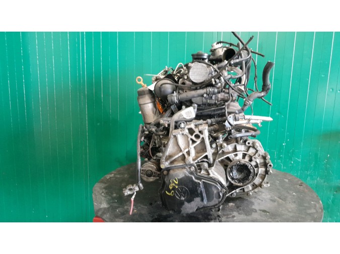 MOTOR CON ACCESORIOS Y CAJA DE CAMBIOS  2002