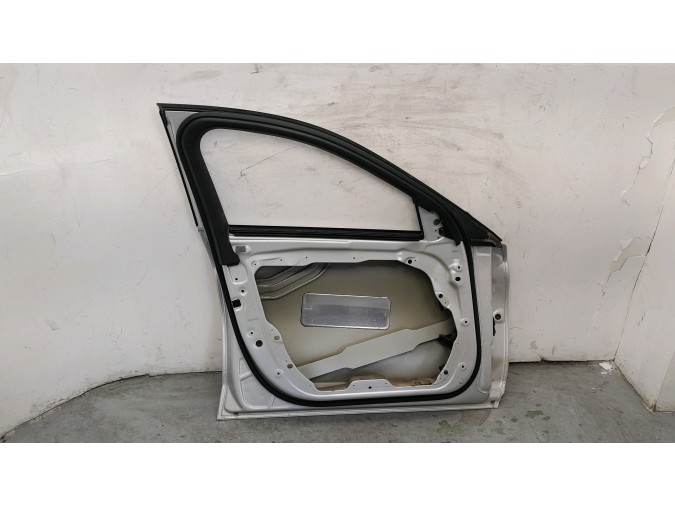 PUERTA DELANTERA IZQUIERDA MERCEDES C 180 BLUETEC / D GRIS 2015