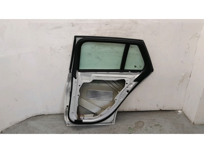 PUERTA TRASERA DERECHA MERCEDES C 180 BLUETEC / D GRIS 2015