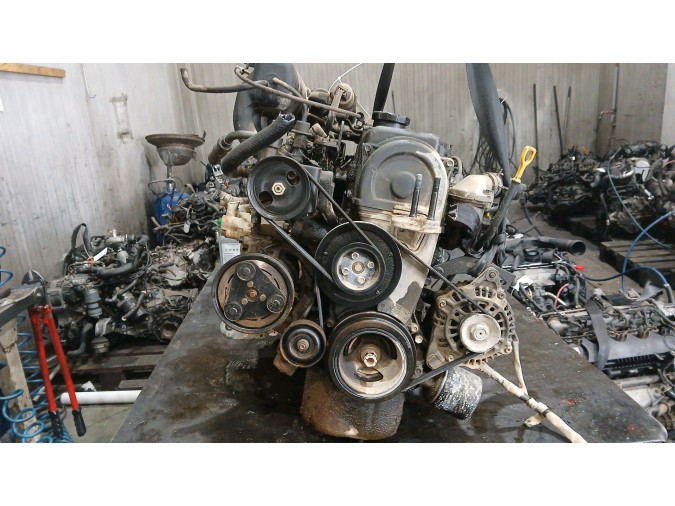 MOTOR CON ACCESORIOS Y CAJA DE CAMBIOS  1999