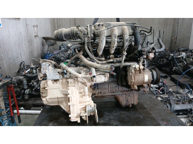 MOTOR CON ACCESORIOS Y CAJA DE CAMBIOS  1999