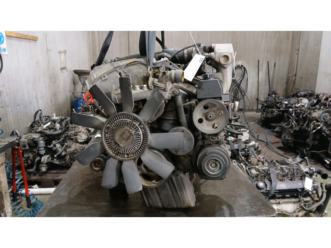 MOTOR CON ACCESORIOS SIN CAJA DE CAMBIOS MERCEDES C 180 1996