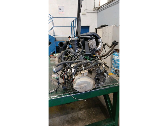 MOTOR CON ACCESORIOS SIN CAJA DE CAMBIOS PEUGEOT PART CBESP.P.LAT.DW8 2001