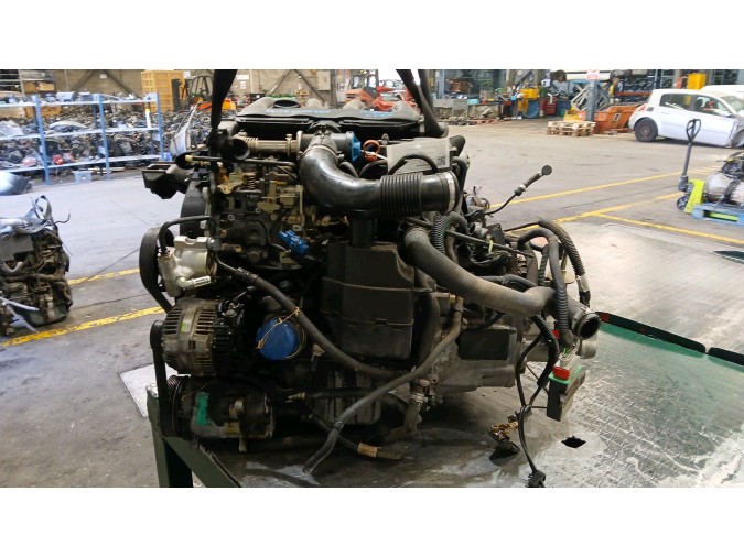 MOTOR CON ACCESORIOS SIN CAJA DE CAMBIOS PEUGEOT PART CBESP.P.LAT.DW8 2001
