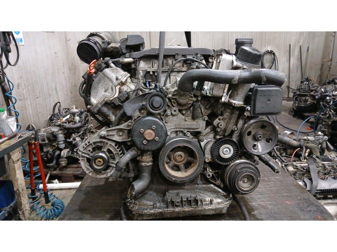 MOTOR CON ACCESORIOS Y CAJA DE CAMBIOS  1999