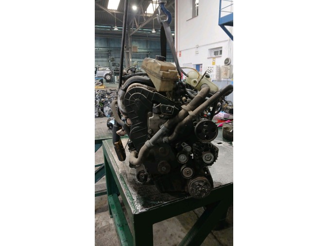 MOTOR CON ACCESORIOS Y CAJA DE CAMBIOS PEUGEOT PART CBESP.P.LAT.DW8 2002