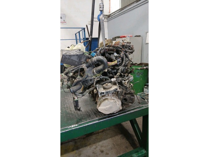 MOTOR CON ACCESORIOS Y CAJA DE CAMBIOS PEUGEOT PART CBESP.P.LAT.DW8 2002