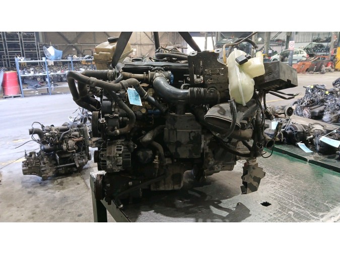 MOTOR CON ACCESORIOS Y CAJA DE CAMBIOS PEUGEOT PART CBESP.P.LAT.DW8 2002
