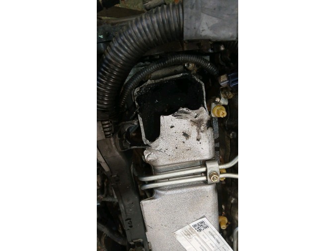 MOTOR CON ACCESORIOS SIN CAJA DE CAMBIOS TOYOTA AVENSIS 2004