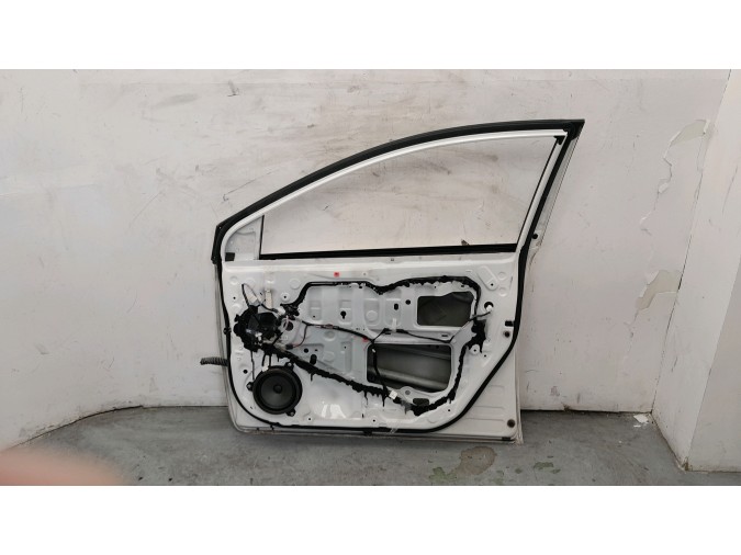 PUERTA DELANTERA DERECHA TOYOTA AURIS BLANCA 2014