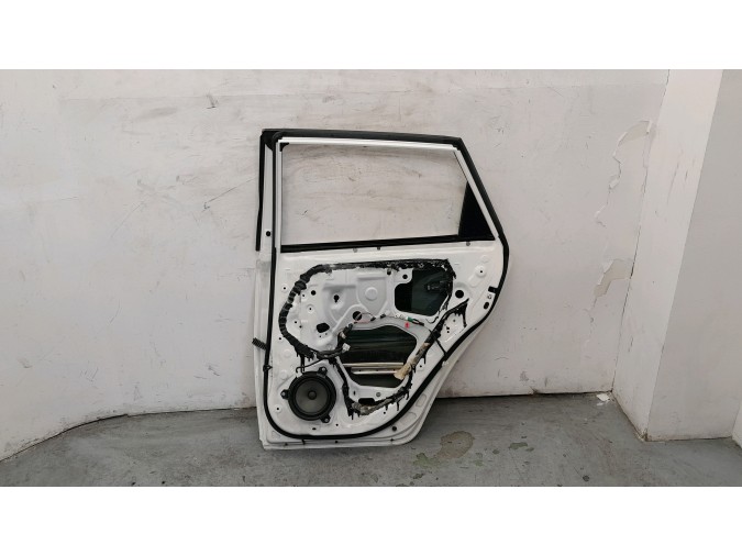 PUERTA TRASERA DERECHA TOYOTA AURIS BLANCA 2014