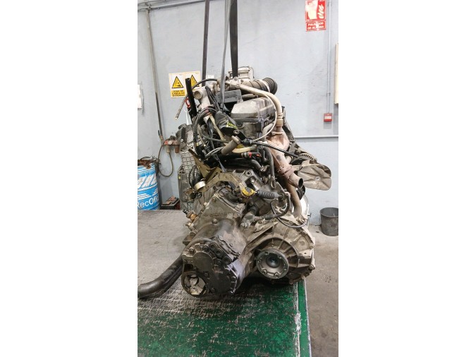MOTOR CON ACCESORIOS SIN CAJA DE CAMBIOS MERCEDES VITO 108 D 2.3 2000