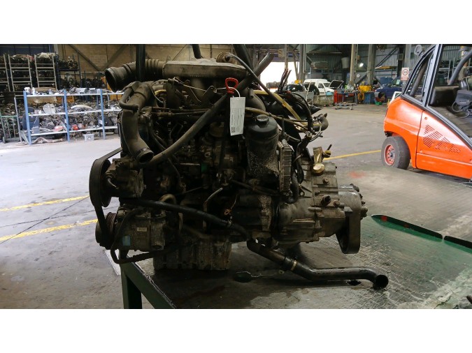 MOTOR CON ACCESORIOS SIN CAJA DE CAMBIOS MERCEDES VITO 108 D 2.3 2000
