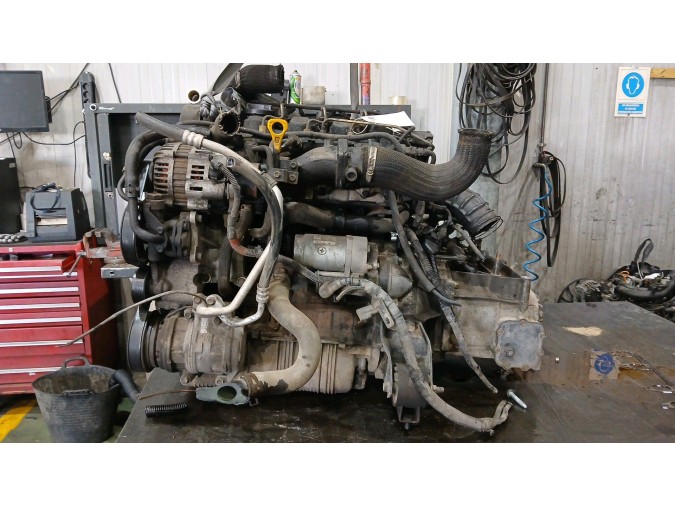 Motor KIA CARENS 2003