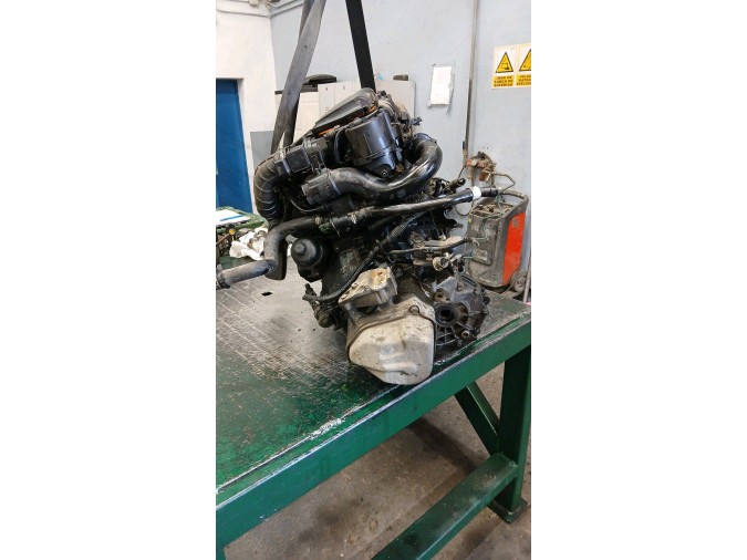 MOTOR CON ACCESORIOS Y CAJA DE CAMBIOS  2003