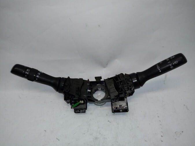 MANDO MULTIFUNCION TOYOTA YARIS 2015