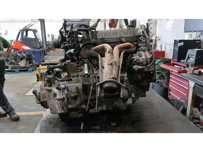 MOTOR CON ACCESORIOS Y CAJA DE CAMBIOS MAZDA 6