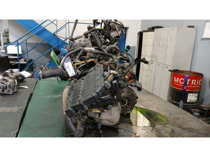 MOTOR CON ACCESORIOS SIN CAJA DE CAMBIOS PEUGEOT 207 2009