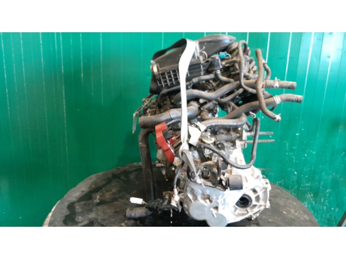 MOTOR CON ACCESORIOS Y CAJA DE CAMBIOS TOYOTA YARIS