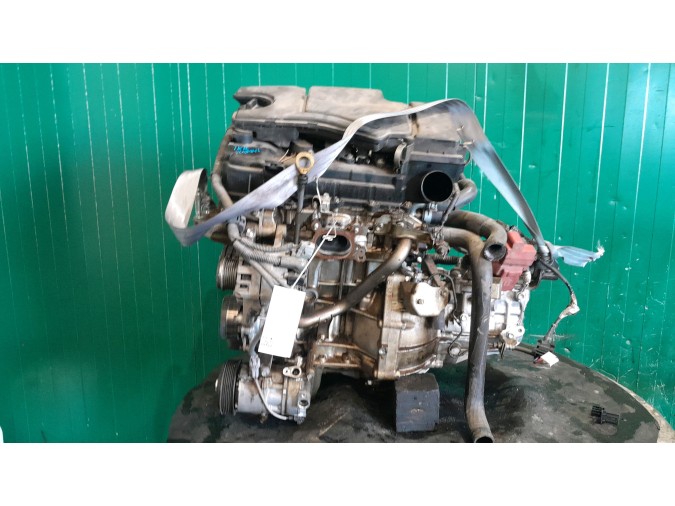 MOTOR CON ACCESORIOS Y CAJA DE CAMBIOS TOYOTA YARIS