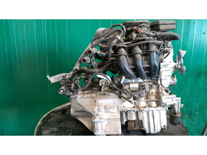 MOTOR CON ACCESORIOS Y CAJA DE CAMBIOS TOYOTA YARIS