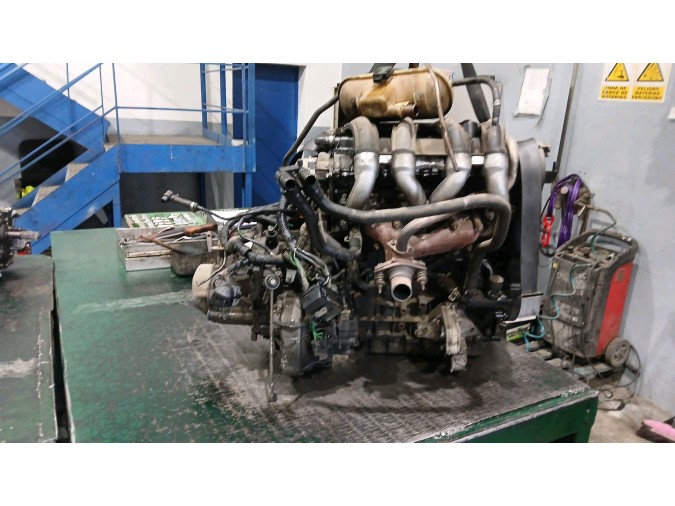 MOTOR CON ACCESORIOS Y CAJA DE CAMBIOS PEUGEOT PART CBESP.P.LAT.DW8 2001